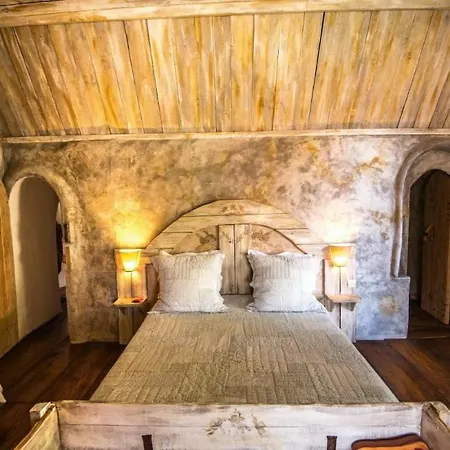 La Medievale Du Luberon Bed & Breakfast *